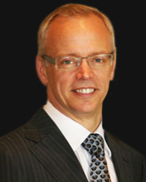 dr-richard-mauer Cataracts Surgeon